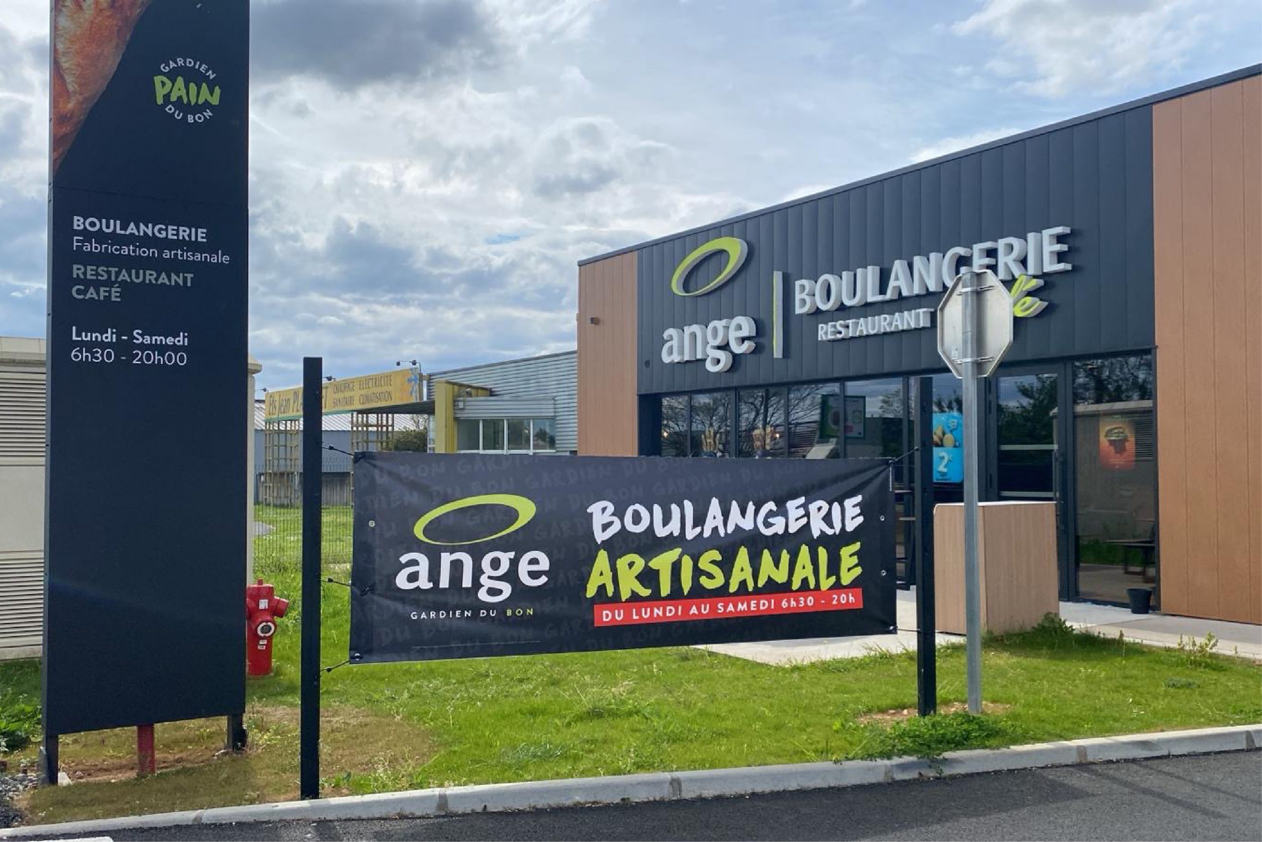 APC ANGE FONTENAY LE COMPTE - CLIC BACHE PORTATIF (2)